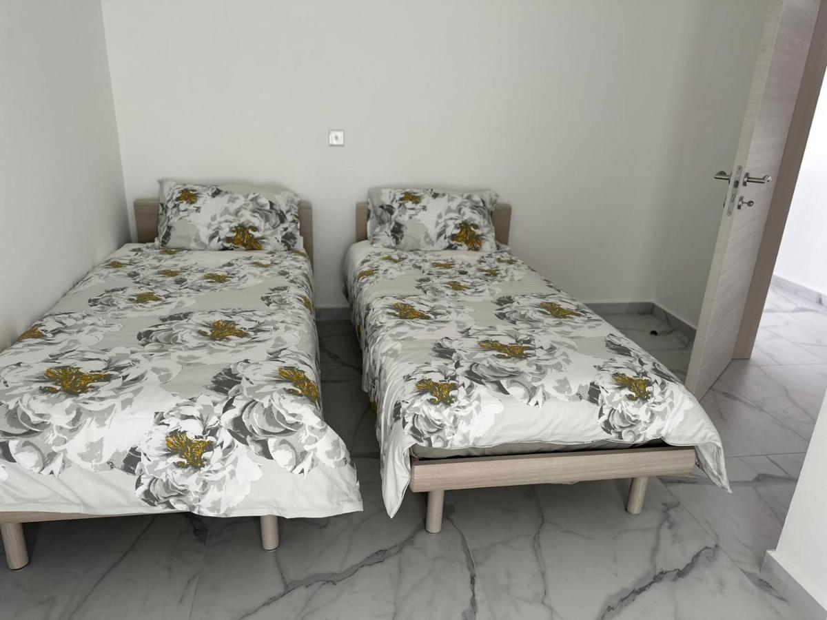 Skylark 2 Apartment With Terrace Is-Swieqi Bagian luar foto