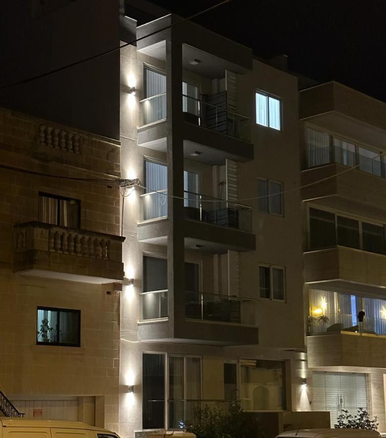 Skylark 2 Apartment With Terrace Is-Swieqi Bagian luar foto